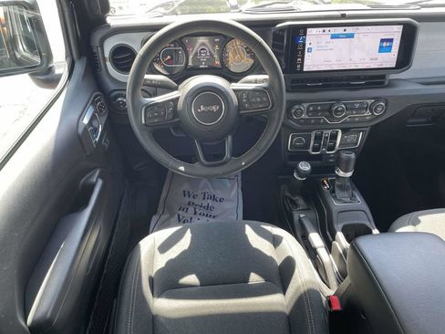 Used 2024 Jeep Gladiator Sport AWD/4WD image 21