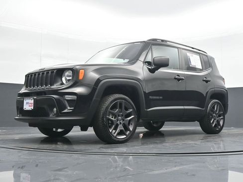 Used 2021 Jeep Renegade Latitude w/ Sun & Sound Group image 17