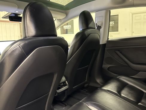 Used 2023 Tesla Model 3 Standard Range image 15