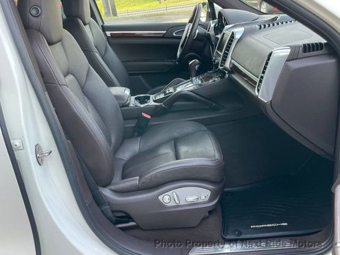 Used 2011 Porsche Cayenne S image 8