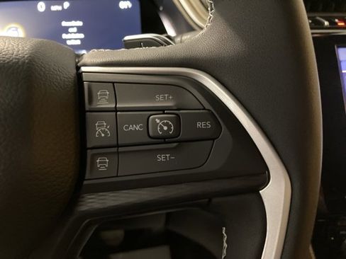 Used 2025 Jeep Grand Cherokee Laredo X w/ Luxury Tech Group I image 33