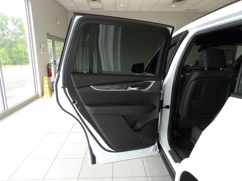 Used 2024 Cadillac XT6 Sport w/ LPO, Floor Liner Package AWD/4WD image 18