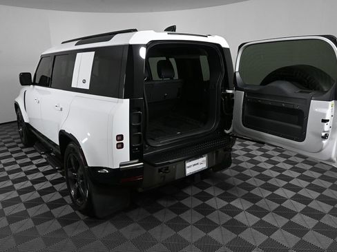 Used 2024 Land Rover Defender 110 X-Dynamic SE image 30