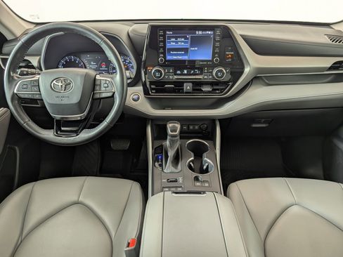 Used 2020 Toyota Highlander XLE image 20