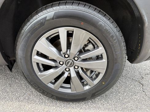 Used 2025 Nissan Pathfinder SV FWD image 30