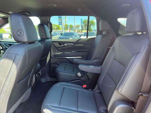 Used 2025 Chevrolet Traverse LT image 11
