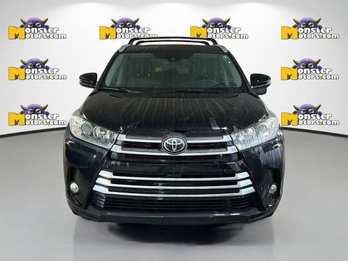 Used 2018 Toyota Highlander XLE image 2