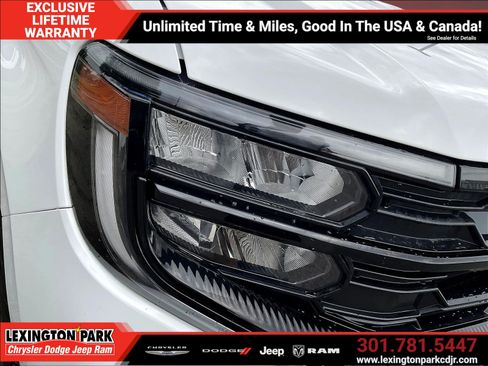 Used 2025 Ford Expedition Active AWD/4WD image 31