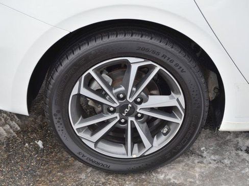 Used 2023 Kia Forte LXS image 11