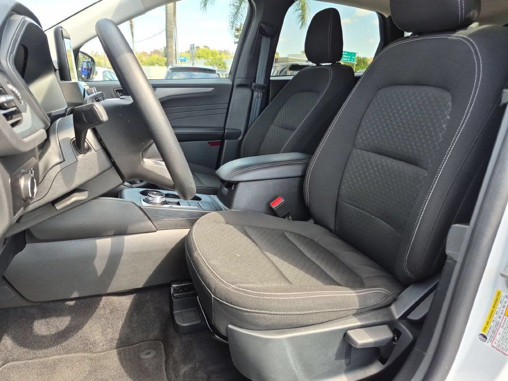 Used 2025 Ford Escape Active AWD/4WD image 25