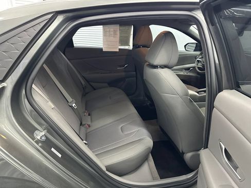 Used 2024 Hyundai Elantra SE FWD image 15