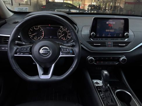 Used 2021 Nissan Altima 2.5 SV w/ SV Premium Package FWD image 14