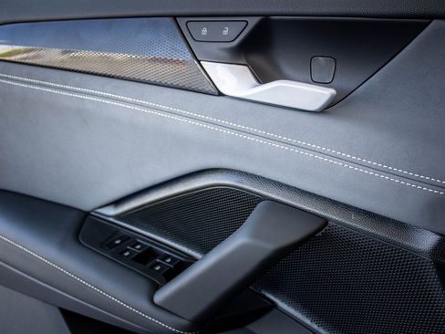 Certified 2025 Volkswagen Tiguan SE image 27