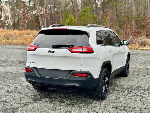 Used 2018 Jeep Cherokee Latitude w/ Altitude Package AWD/4WD image 7