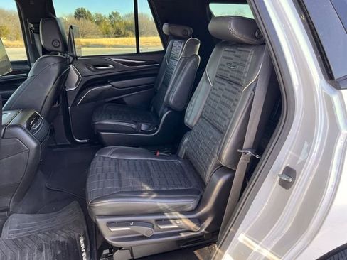 Used 2022 Cadillac Escalade Sport Platinum w/ LPO, ONYX Package image 30