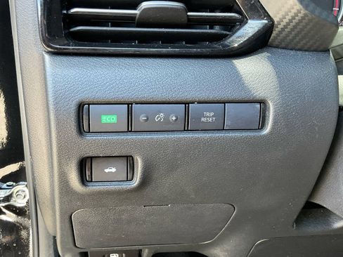 Used 2025 Nissan Sentra SR FWD image 26
