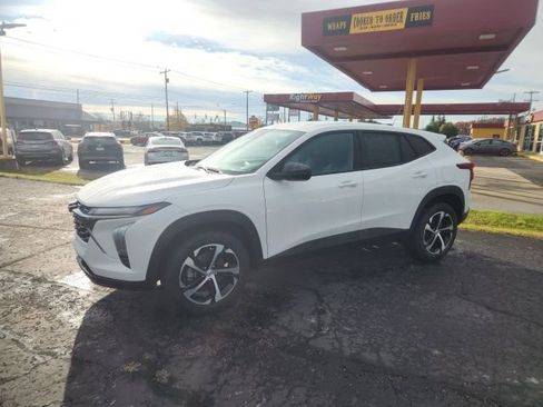 New 2026 Chevrolet Trax RS FWD image 2