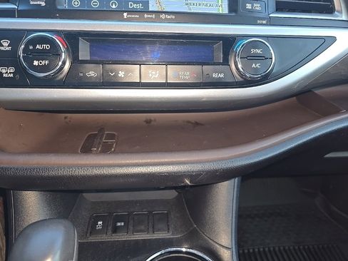 Used 2018 Toyota Highlander Limited image 30