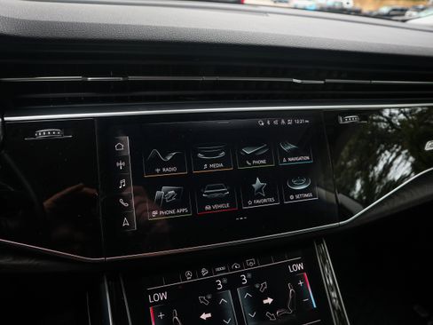 Used 2022 Audi Q8 Premium Plus image 22