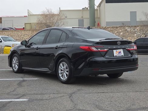 Used 2025 Toyota Camry LE image 3