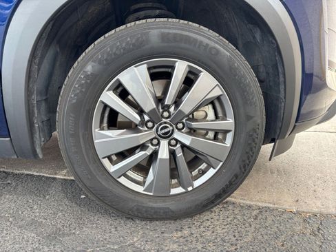 Used 2025 Nissan Pathfinder SV image 33