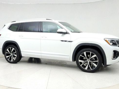 Used 2025 Volkswagen Atlas SEL Premium R-Line image 3