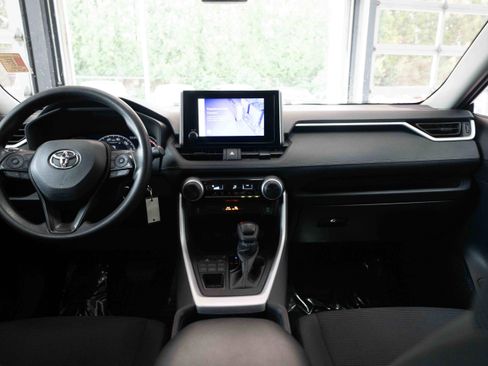 Used 2024 Toyota RAV4 LE AWD/4WD image 20