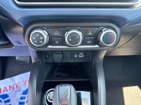 Used 2025 Nissan Versa SV FWD image 19