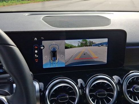 Used 2025 Mercedes-Benz EQB 250+ image 23