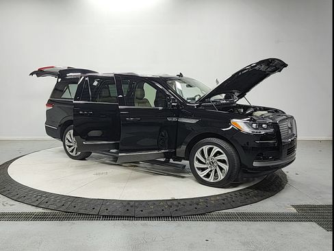 Used 2023 Lincoln Navigator L Reserve AWD/4WD image 10