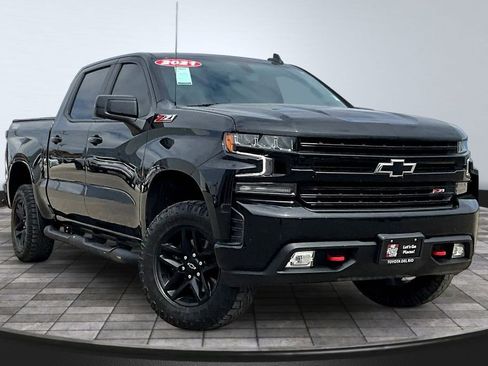 Used 2021 Chevrolet Silverado 1500 LT Trail Boss w/ Bed Protection Package AWD/4WD image 4