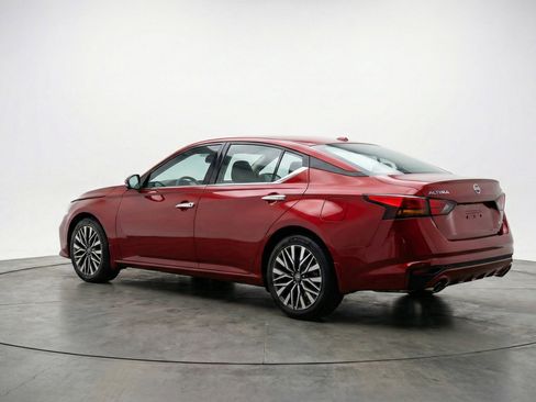 Used 2025 Nissan Altima 2.5 SV image 6
