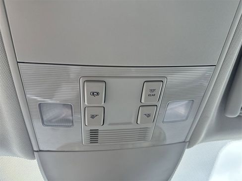 New 2025 Volkswagen Taos SE image 35