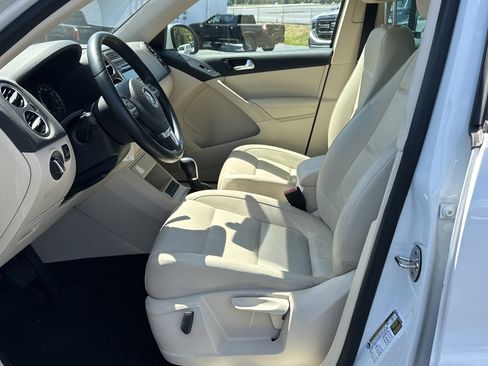 Used 2014 Volkswagen Tiguan S FWD image 9