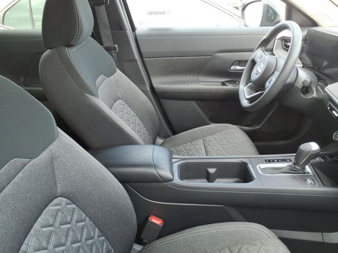 Certified 2025 Nissan Kicks SV image 5