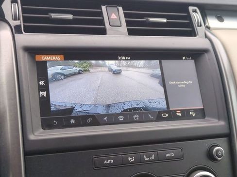 Used 2020 Land Rover Discovery Landmark AWD/4WD image 10