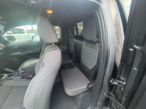 Used 2016 Toyota Tacoma TRD Sport w/ Towing Package image 9