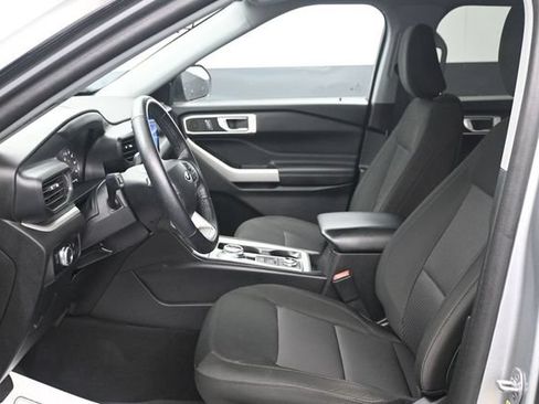 Certified 2023 Ford Explorer XLT AWD/4WD image 6