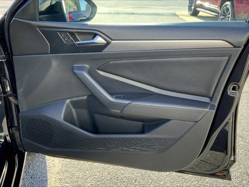 Used 2024 Volkswagen Jetta SE image 21