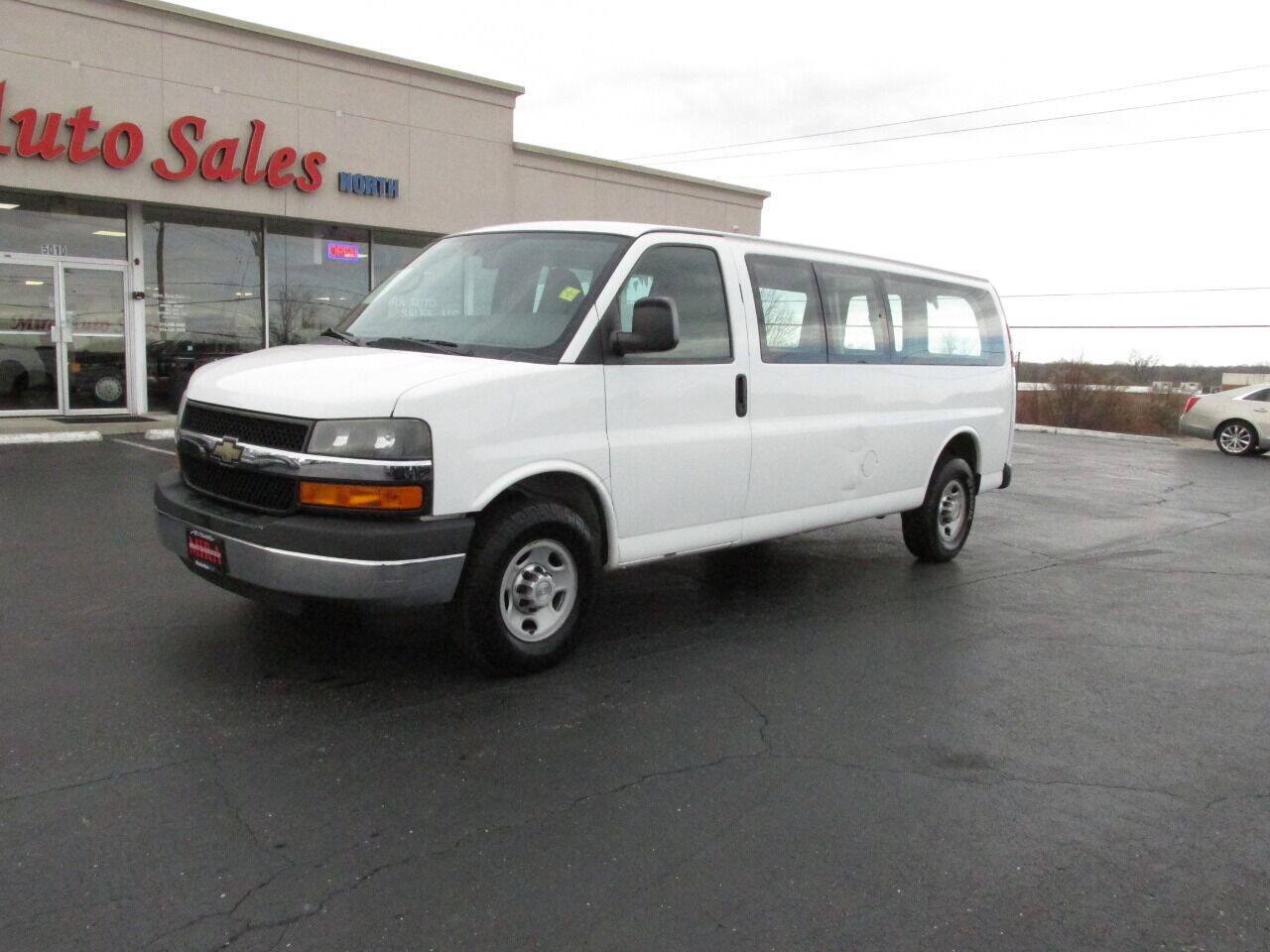 Used 2014 Chevrolet Express 2500 Extended RWD image 3
