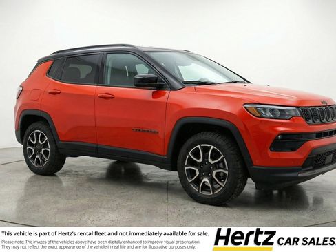 Used 2025 Jeep Compass Trailhawk image 1