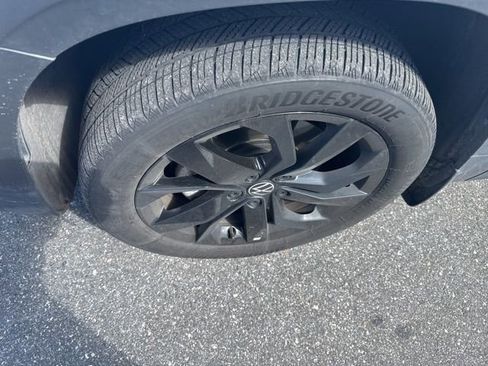 Used 2022 Volkswagen Taos SE image 4