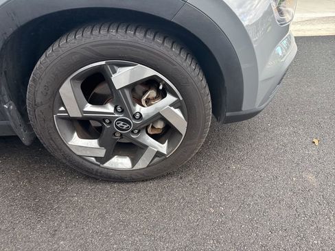 Used 2021 Hyundai Venue SEL image 2