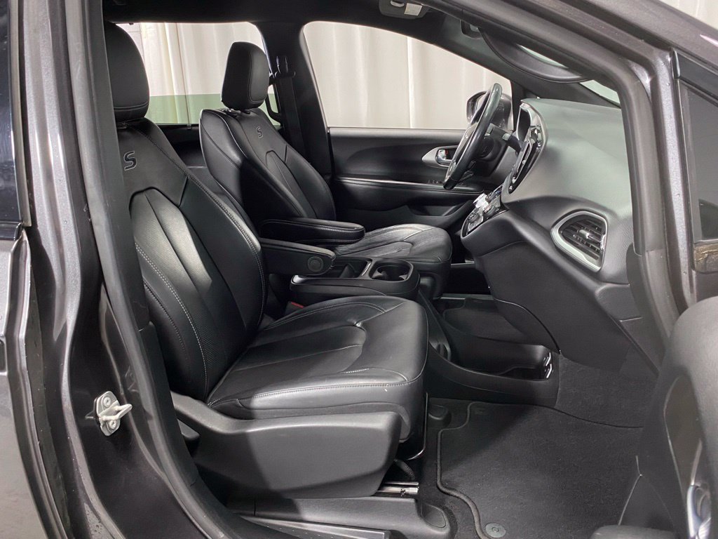 Used 2020 Chrysler Pacifica Touring-L AWD/4WD image 30