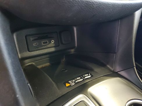 Used 2020 Chevrolet Equinox Premier FWD image 27