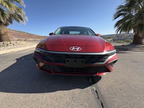 Used 2024 Hyundai Elantra SEL FWD image 8