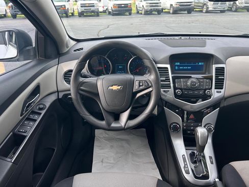 Used 2016 Chevrolet Cruze LS image 13