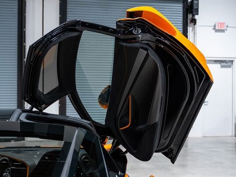 Used 2019 McLaren 720S Performance RWD image 30