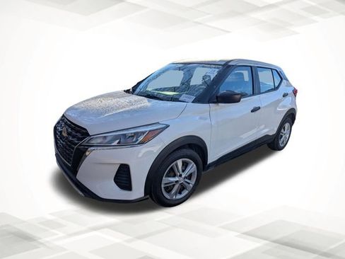 Used 2022 Nissan Kicks S image 4