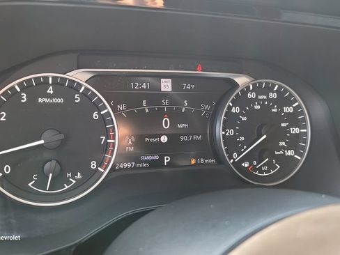 Used 2025 Nissan Pathfinder SL FWD image 19